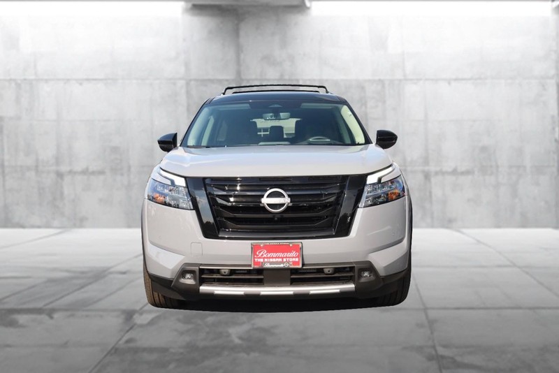 Nissan Pathfinder Vehicle Image 04