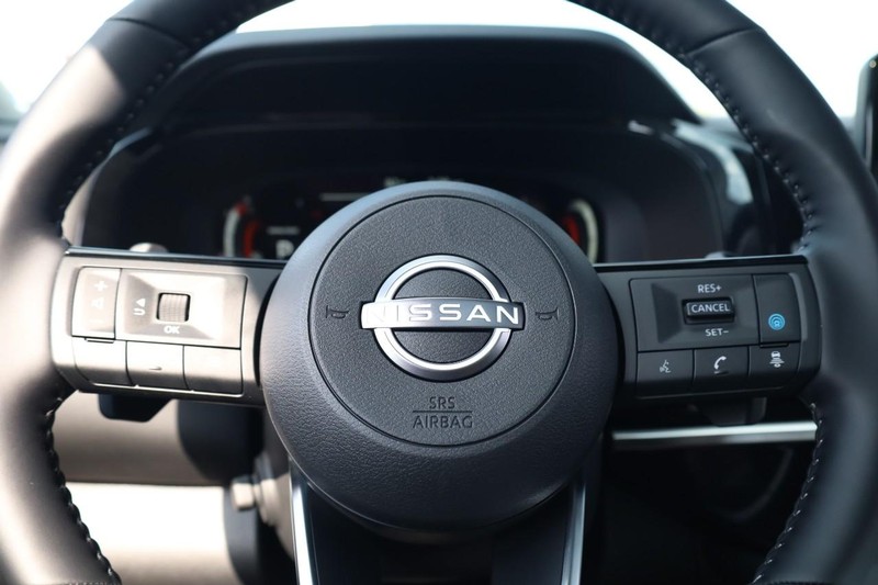 Nissan Pathfinder Vehicle Image 12