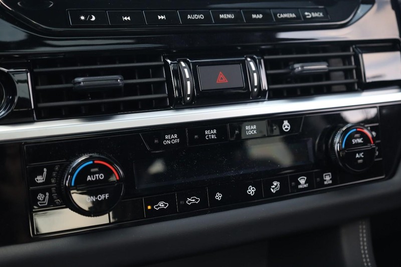 Nissan Pathfinder Vehicle Image 17