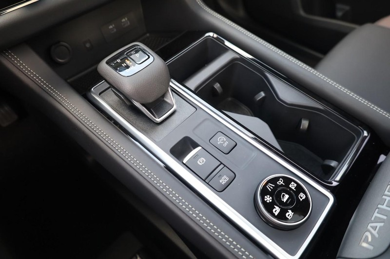 Nissan Pathfinder Vehicle Image 19
