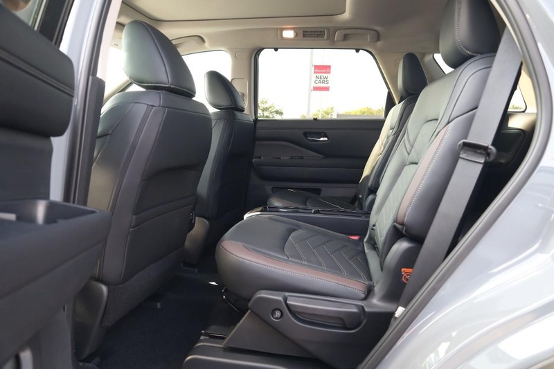 Nissan Pathfinder Vehicle Image 24