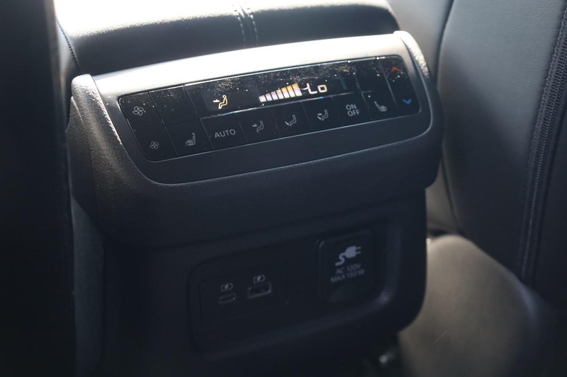 Nissan Pathfinder Vehicle Image 25