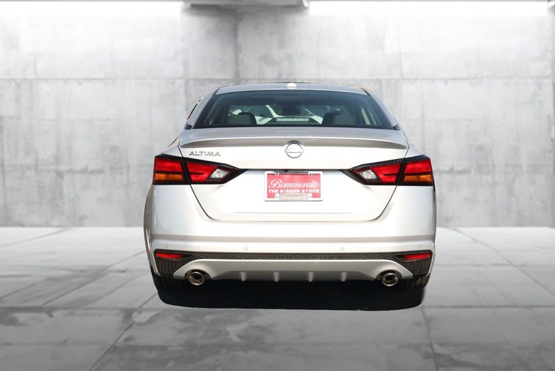 Nissan Altima Vehicle Image 06