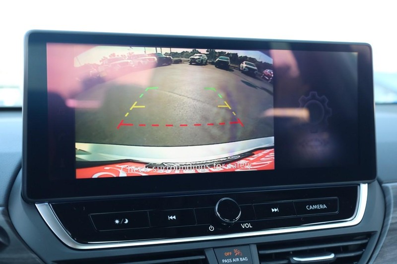 Nissan Altima Vehicle Image 13