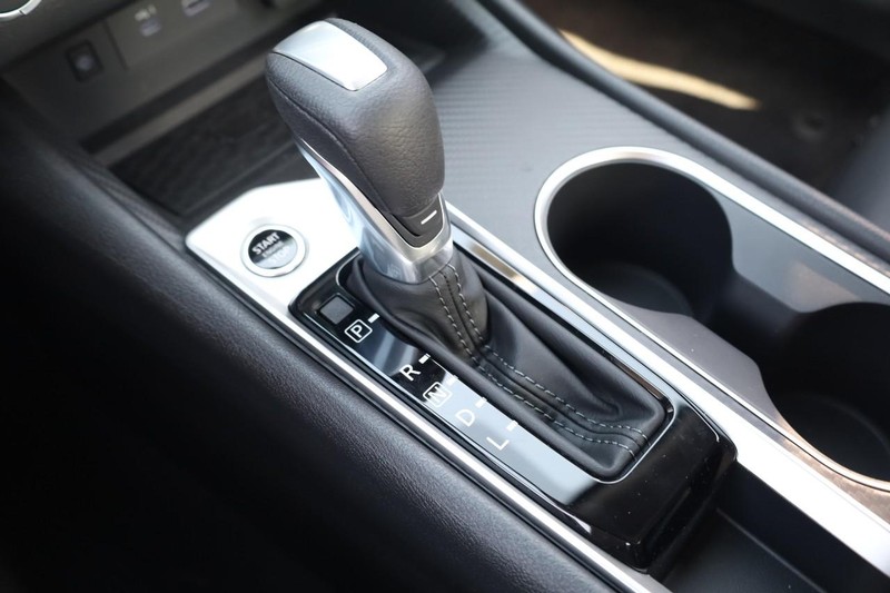 Nissan Altima Vehicle Image 16