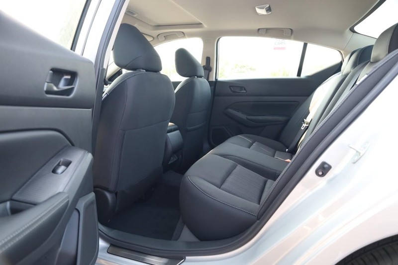 Nissan Altima Vehicle Image 20