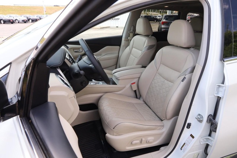 Nissan Murano Vehicle Image 10