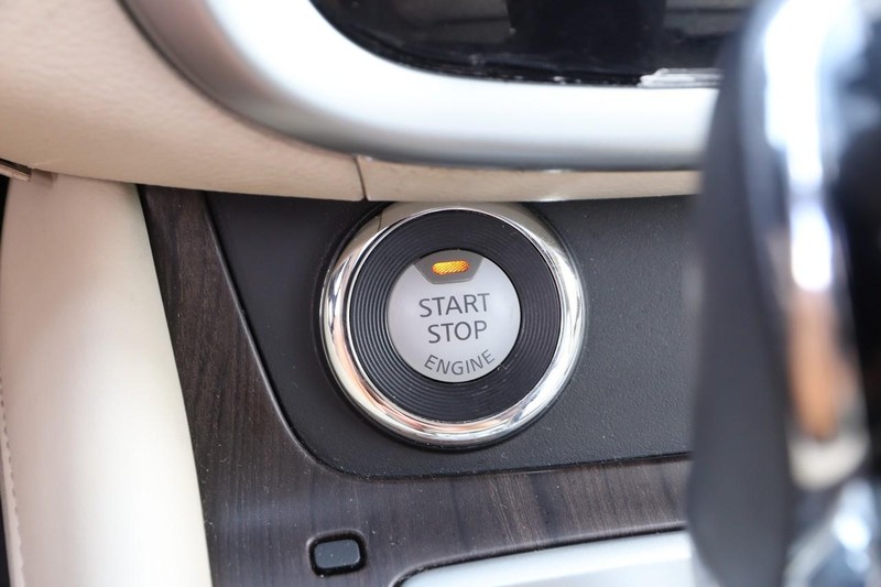 Nissan Murano Vehicle Image 16