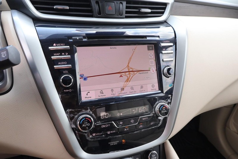 Nissan Murano Vehicle Image 17