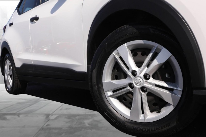 Nissan Kicks Vehicle Image 03
