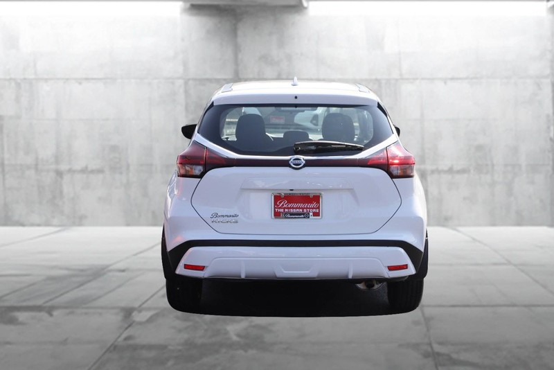 Nissan Kicks Vehicle Image 06