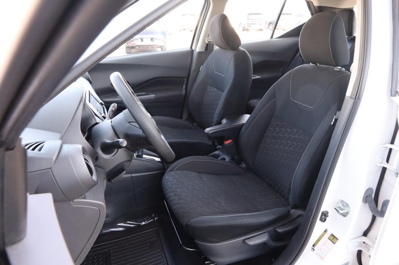 Nissan Kicks Vehicle Image 08