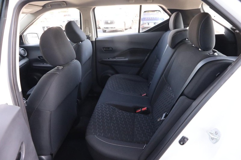 Nissan Kicks Vehicle Image 09