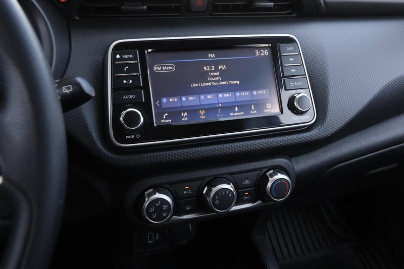 Nissan Kicks Vehicle Image 14