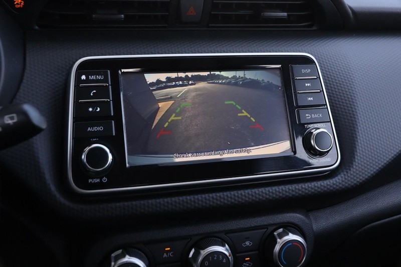 Nissan Kicks Vehicle Image 15