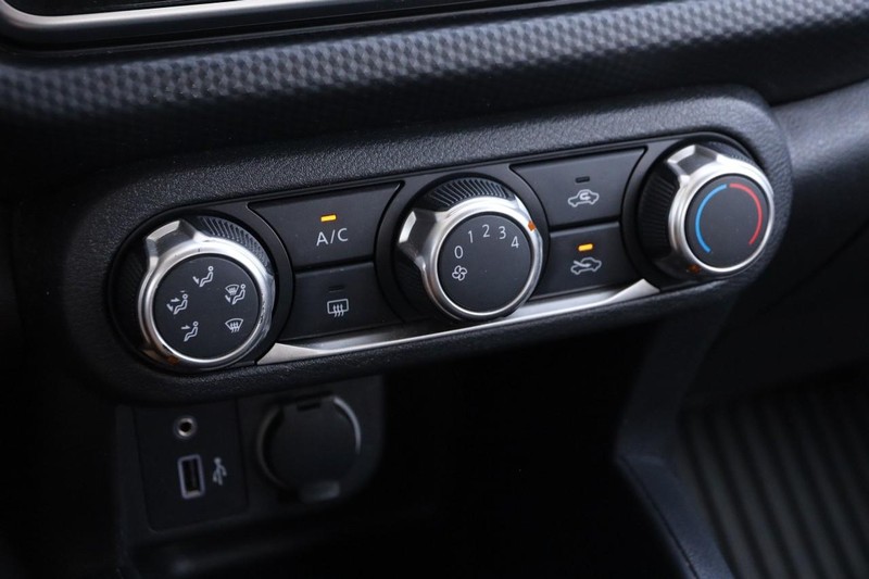 Nissan Kicks Vehicle Image 16