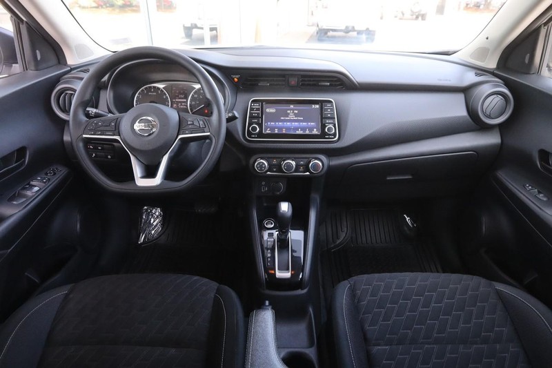 Nissan Kicks Vehicle Image 18