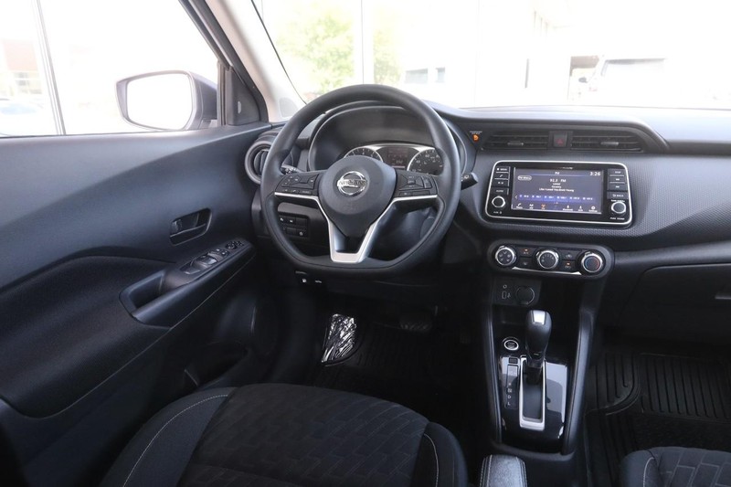 Nissan Kicks Vehicle Image 19