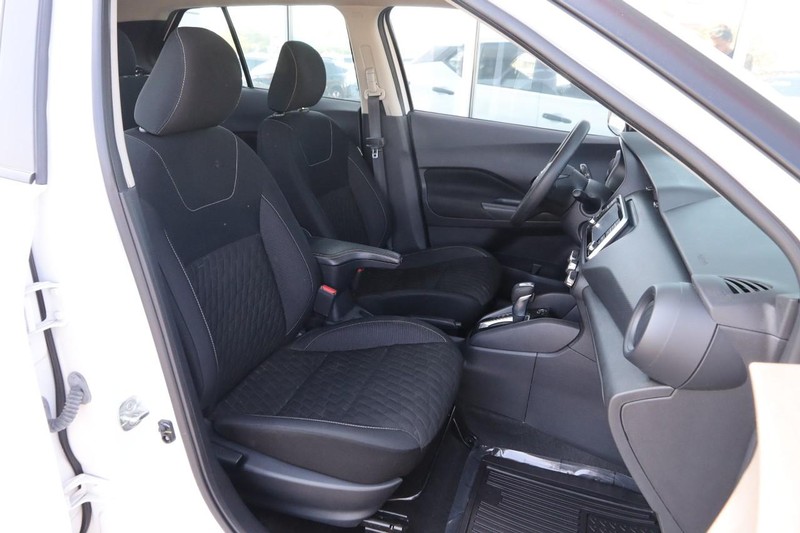 Nissan Kicks Vehicle Image 23