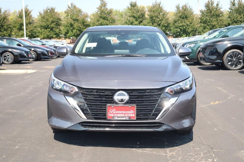 Nissan Sentra Vehicle Image 04