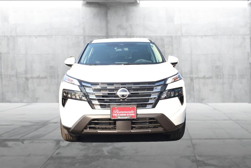 Nissan Rogue Vehicle Image 04