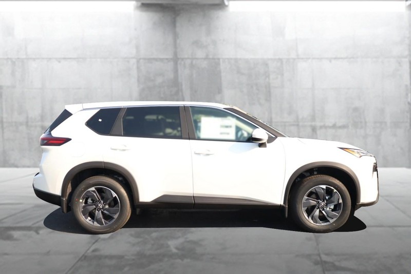 Nissan Rogue Vehicle Image 05