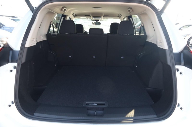 Nissan Rogue Vehicle Image 07