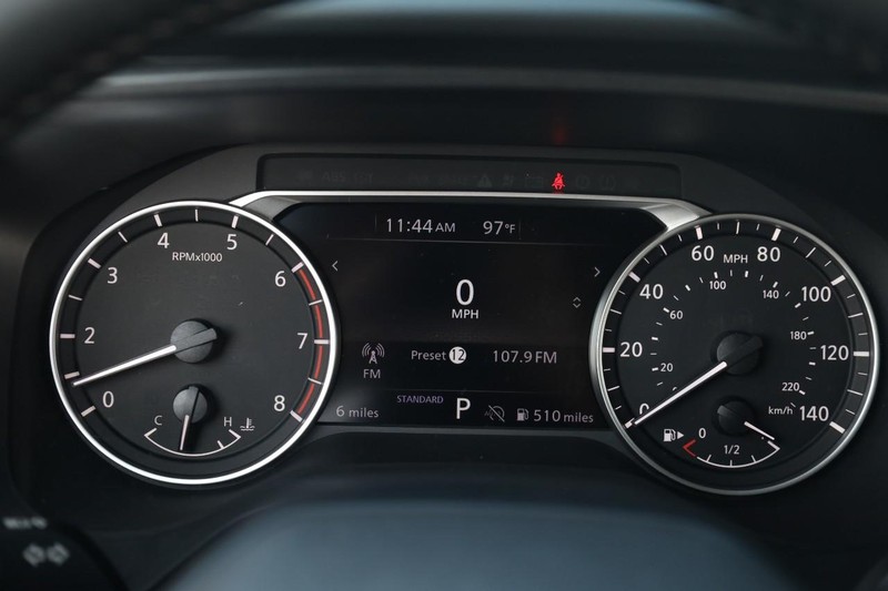 Nissan Rogue Vehicle Image 10