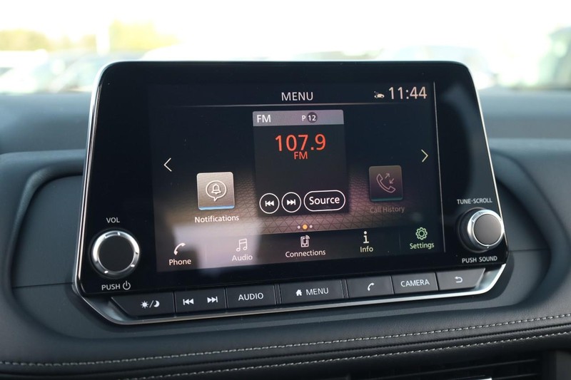 Nissan Rogue Vehicle Image 11