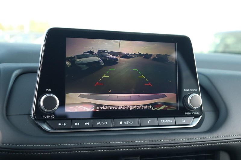 Nissan Rogue Vehicle Image 12