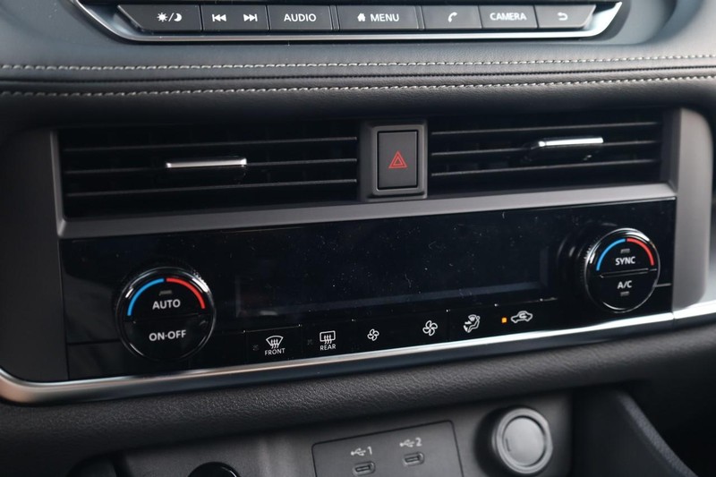 Nissan Rogue Vehicle Image 13
