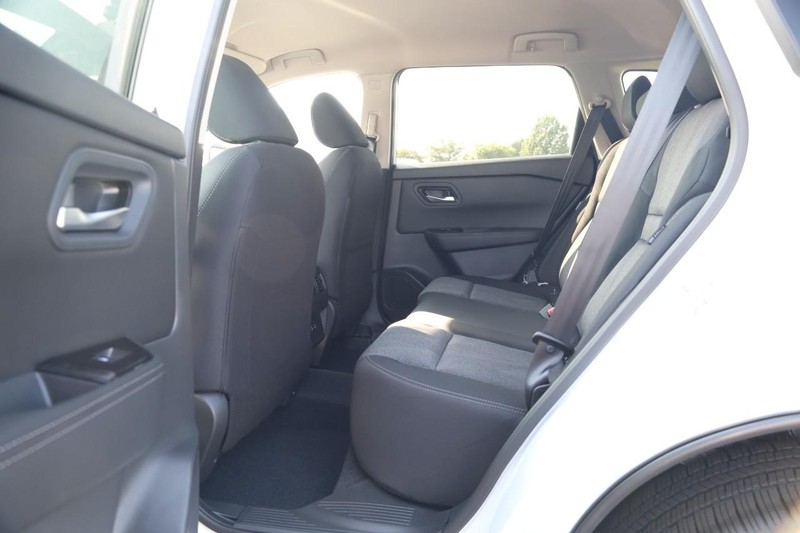 Nissan Rogue Vehicle Image 20