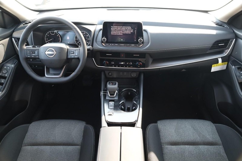Nissan Rogue Vehicle Image 22