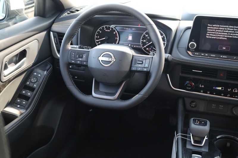 Nissan Rogue Vehicle Image 23