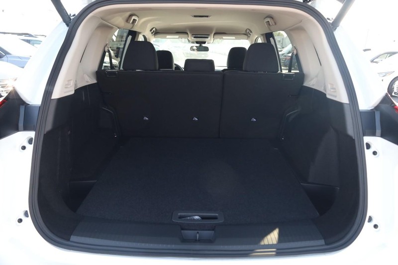 Nissan Rogue Vehicle Image 07