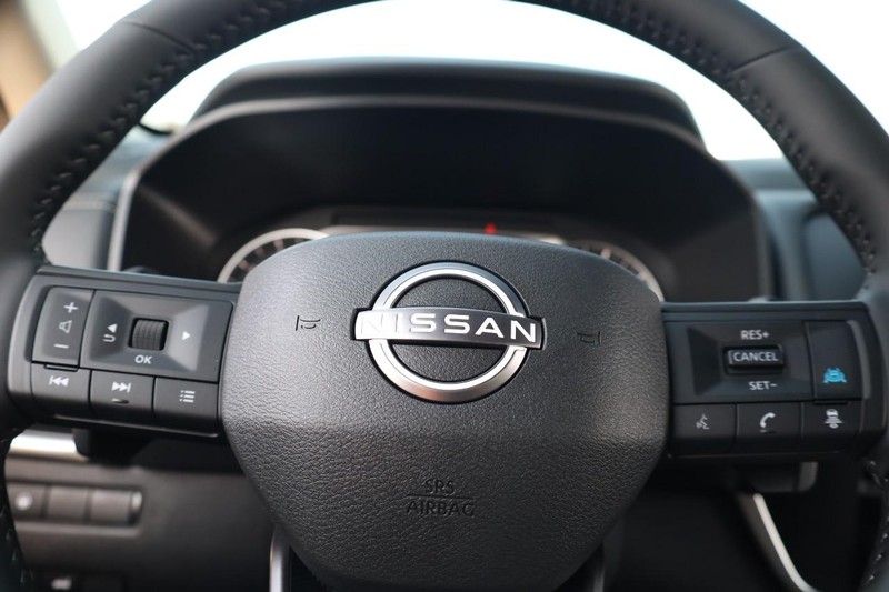 Nissan Rogue Vehicle Image 09