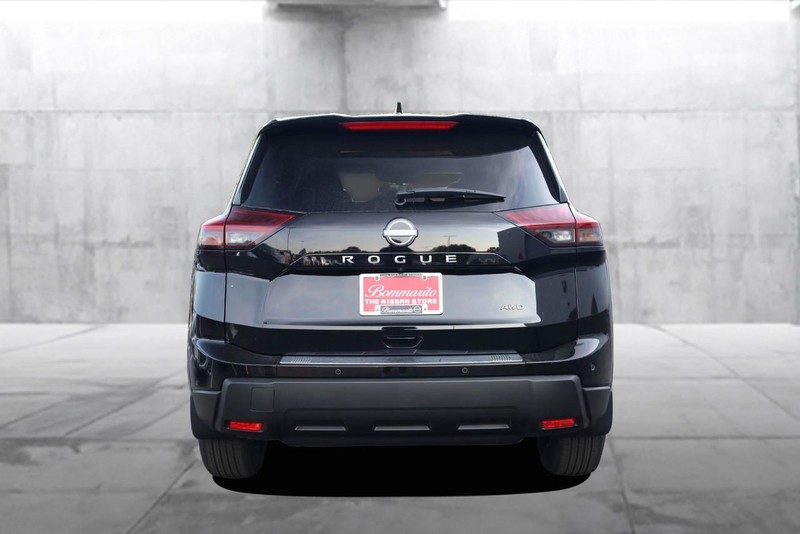 Nissan Rogue Vehicle Image 06