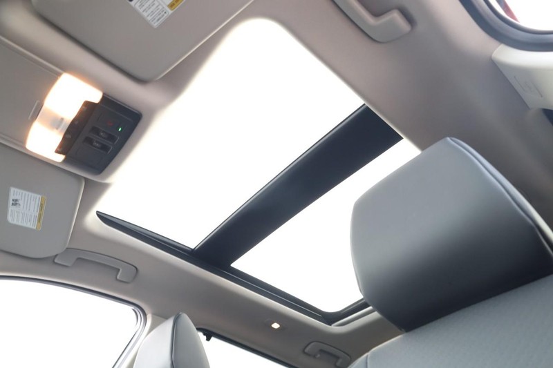 Nissan Rogue Vehicle Image 09