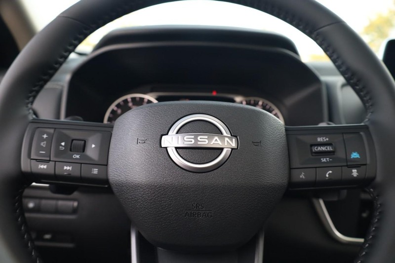 Nissan Rogue Vehicle Image 11