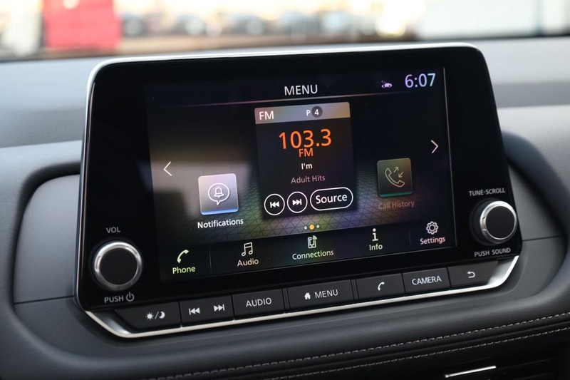 Nissan Rogue Vehicle Image 13