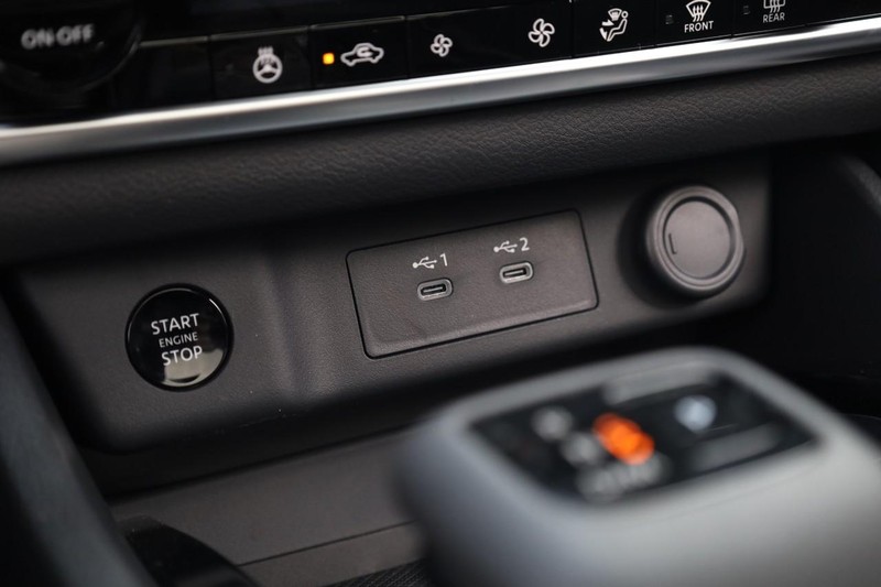 Nissan Rogue Vehicle Image 16