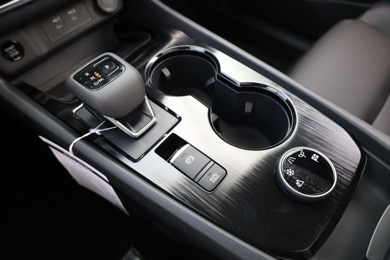 Nissan Rogue Vehicle Image 17