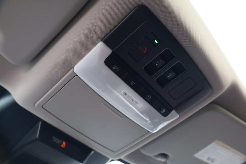 Nissan Rogue Vehicle Image 18