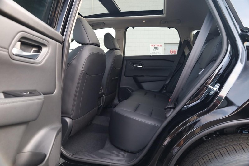 Nissan Rogue Vehicle Image 22