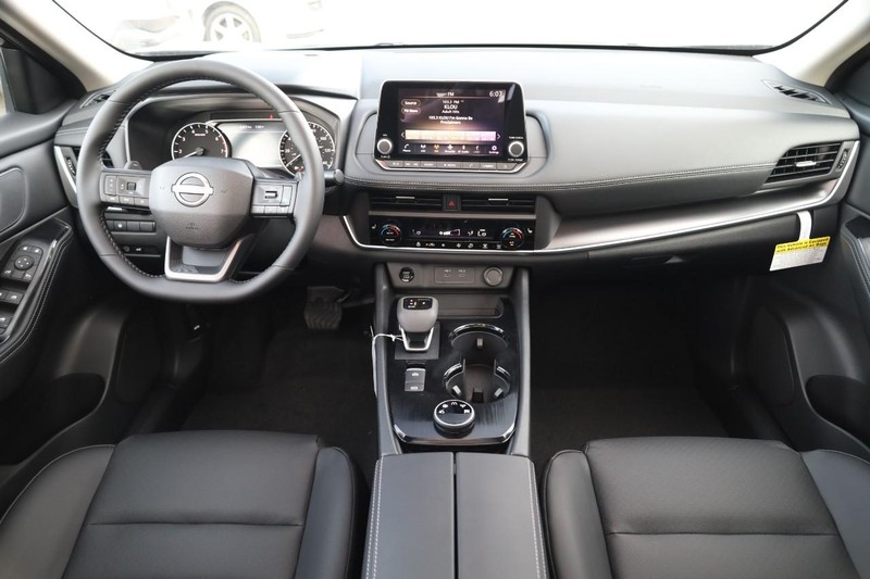 Nissan Rogue Vehicle Image 24