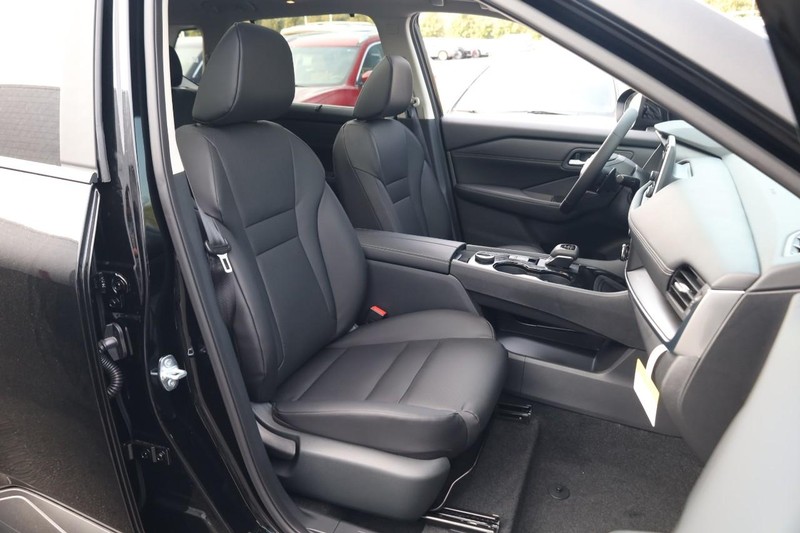 Nissan Rogue Vehicle Image 26