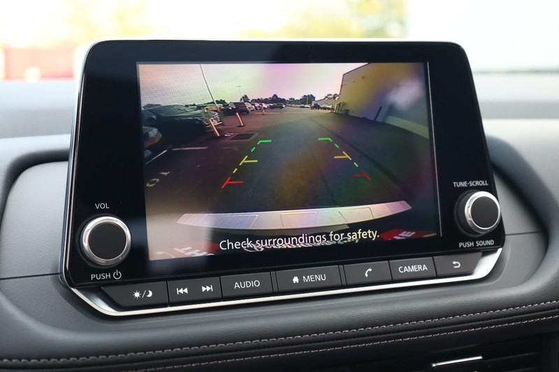 Nissan Rogue Vehicle Image 14
