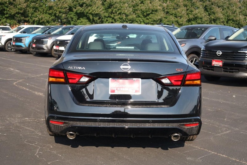 Nissan Altima Vehicle Image 06