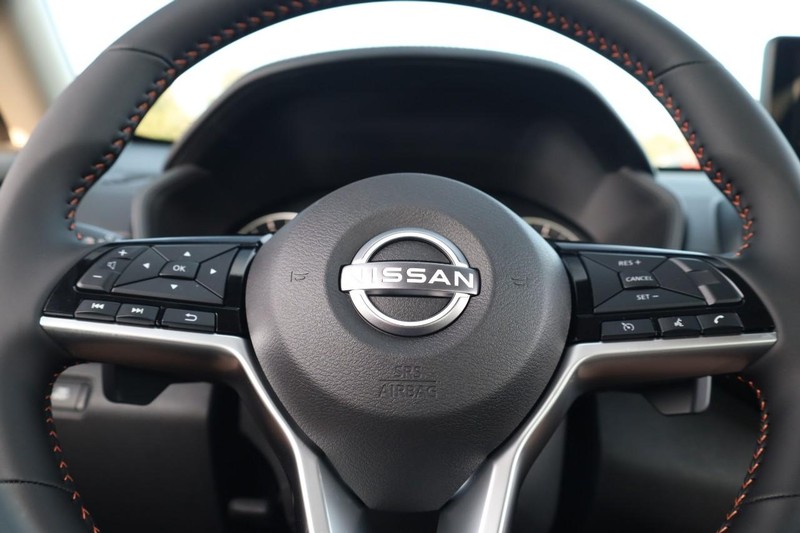 Nissan Altima Vehicle Image 10