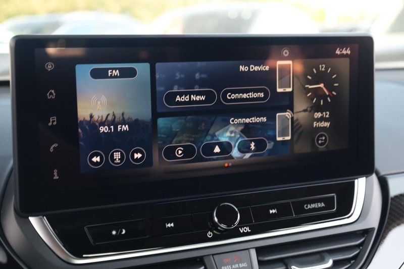 Nissan Altima Vehicle Image 12